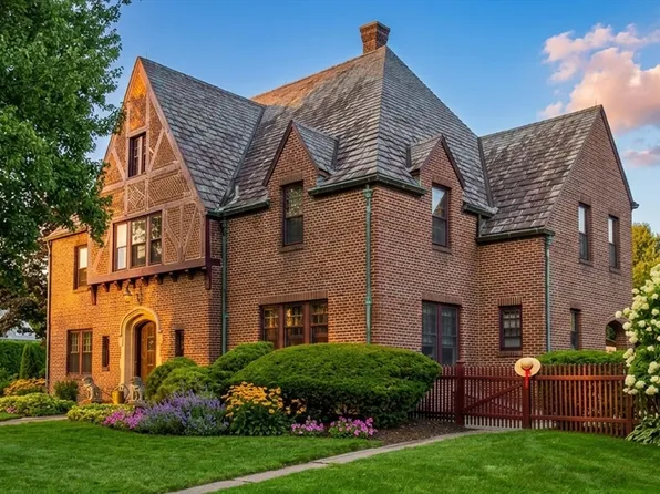 6 Stanford St, Holyoke, MA 01040