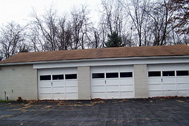 2nd image of 553 Oak St