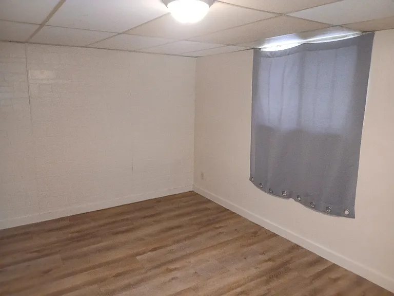 380 S Wagon Wheel Dr #4 — Photo 6