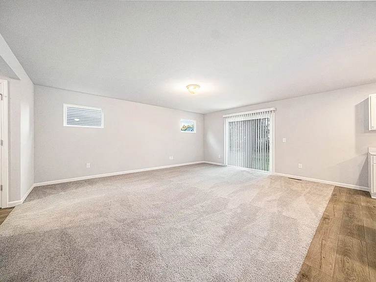 1027 Maple Ave — Photo 4