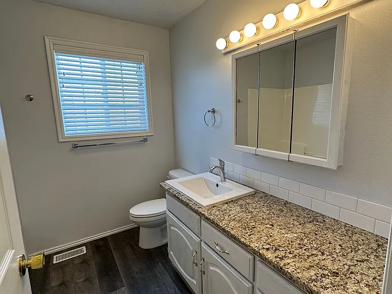723 Laleene Dr — Photo 20