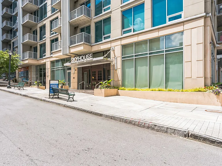 SkyHouse Buckhead — Photo 27