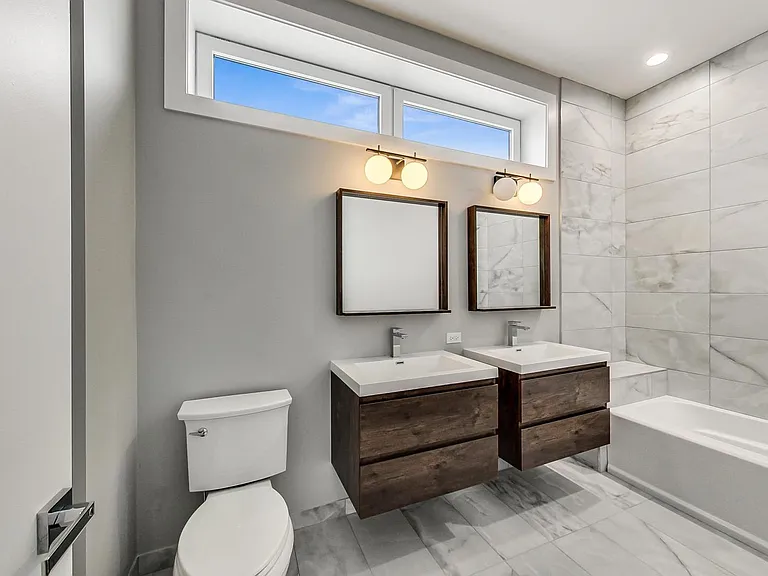 815 N Richmond St #301 — Photo 9
