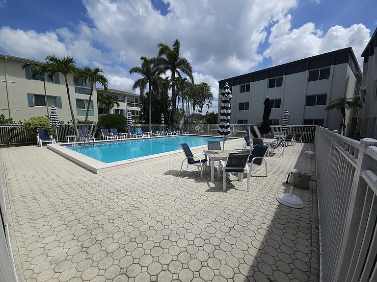 1930 Gulf Shore Blvd N #D102 — Photo 21