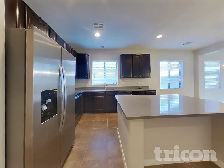 880 W Busa Dr — Photo 6