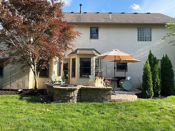 5th image of 188 Maplebrooke Dr N