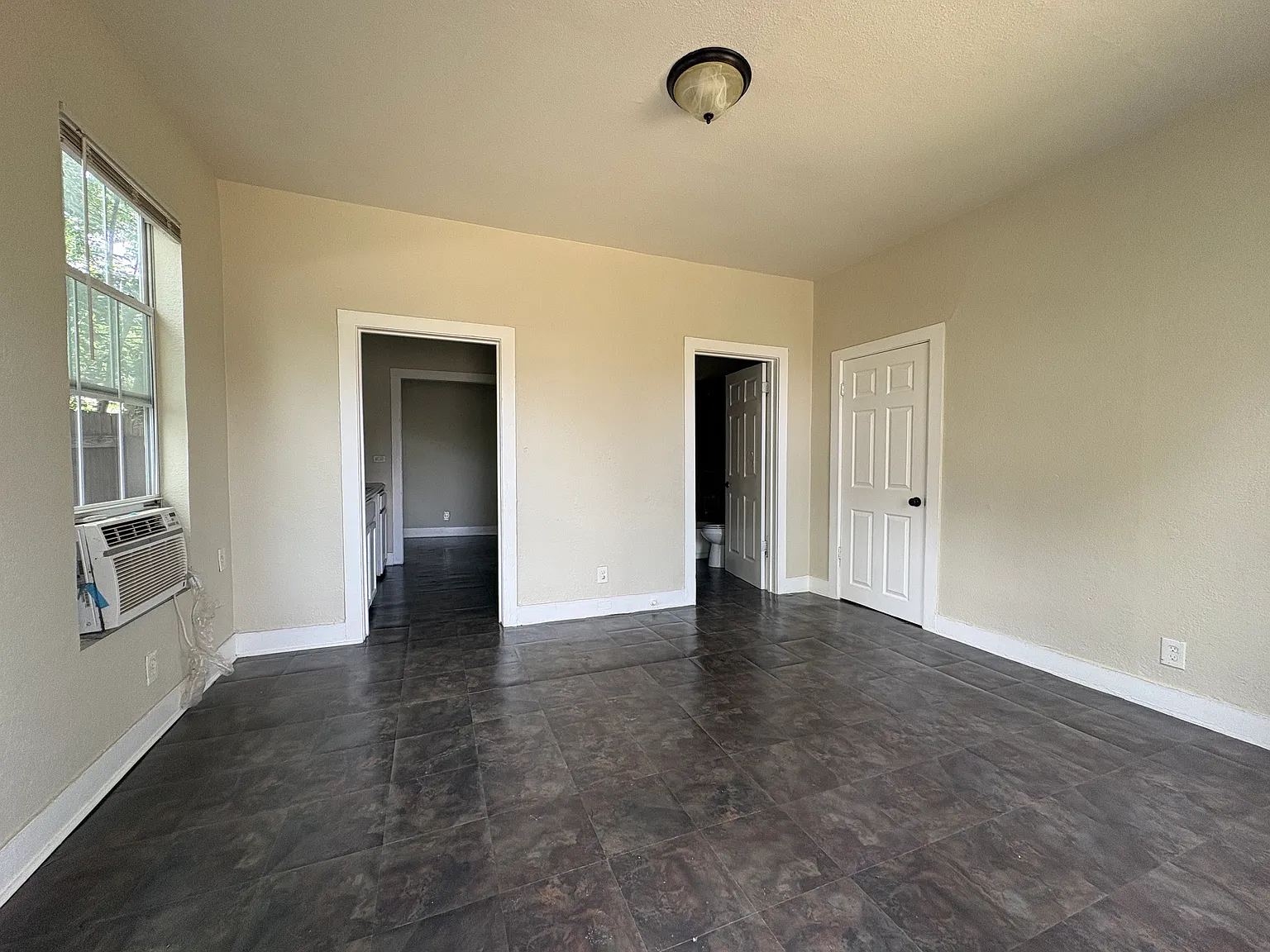 Studio, 500 sqft, $800 — Photo 2