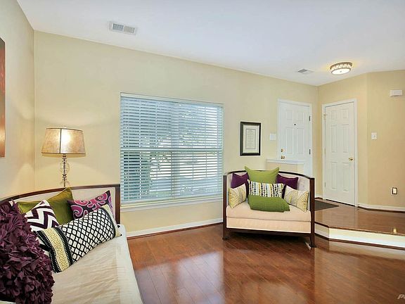 Large Living Room - light & bright!