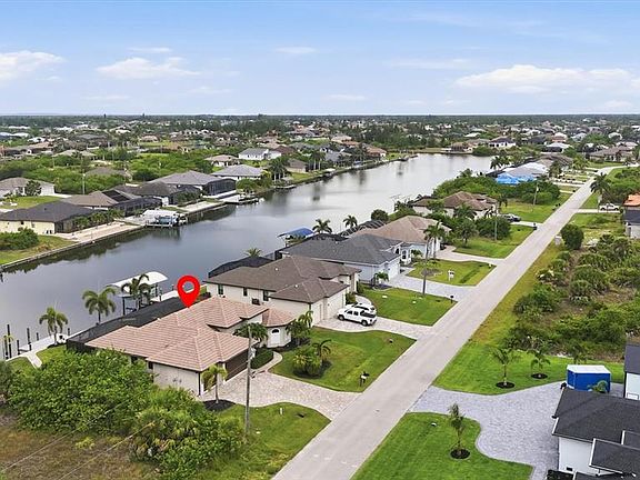 3rd image of 8330 Tracy Cir