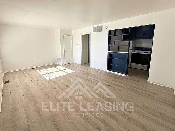 4th image of 1170 SW Woodhull St #3