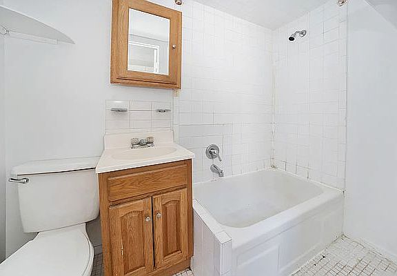 4th image of 233 E 77th St APT 8