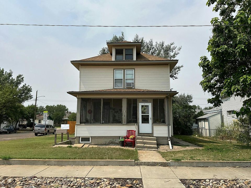 1st image of 605 N Cottage Grv