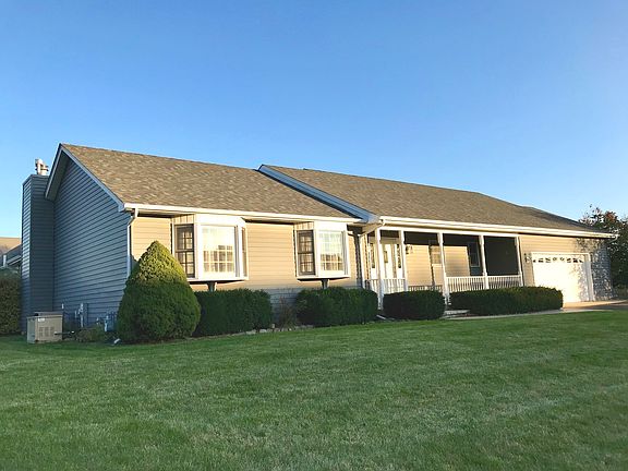 2nd image of 380 Abbey Ln