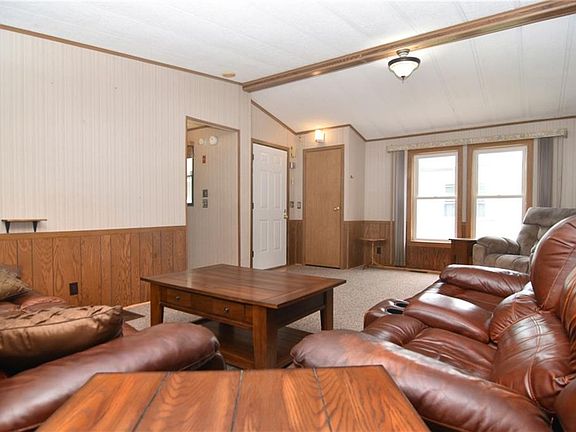 5th image of 133 Holiday Ct