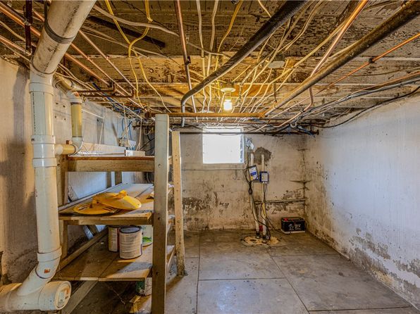 241 W Main St, Moweaqua, IL 62550