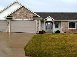 N8016 Woody Ln, Ixonia, WI 53036