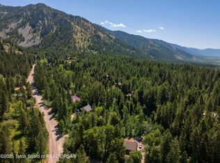 520 Cedar Dr, Thayne, WY 83127