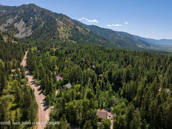 520 Cedar Dr, Thayne, WY 83127
