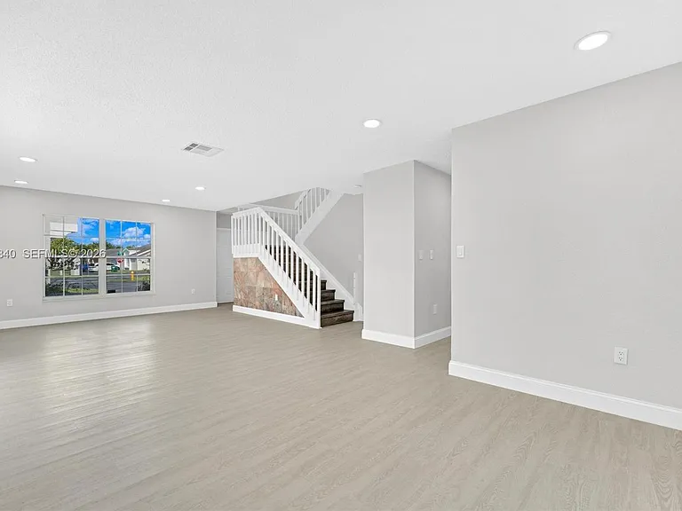 10065 NW 54th Ter — Photo 5