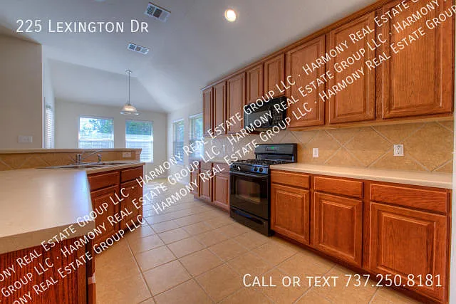 225 Lexington Dr — Photo 10