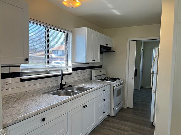 5th image of 31091 Grove St