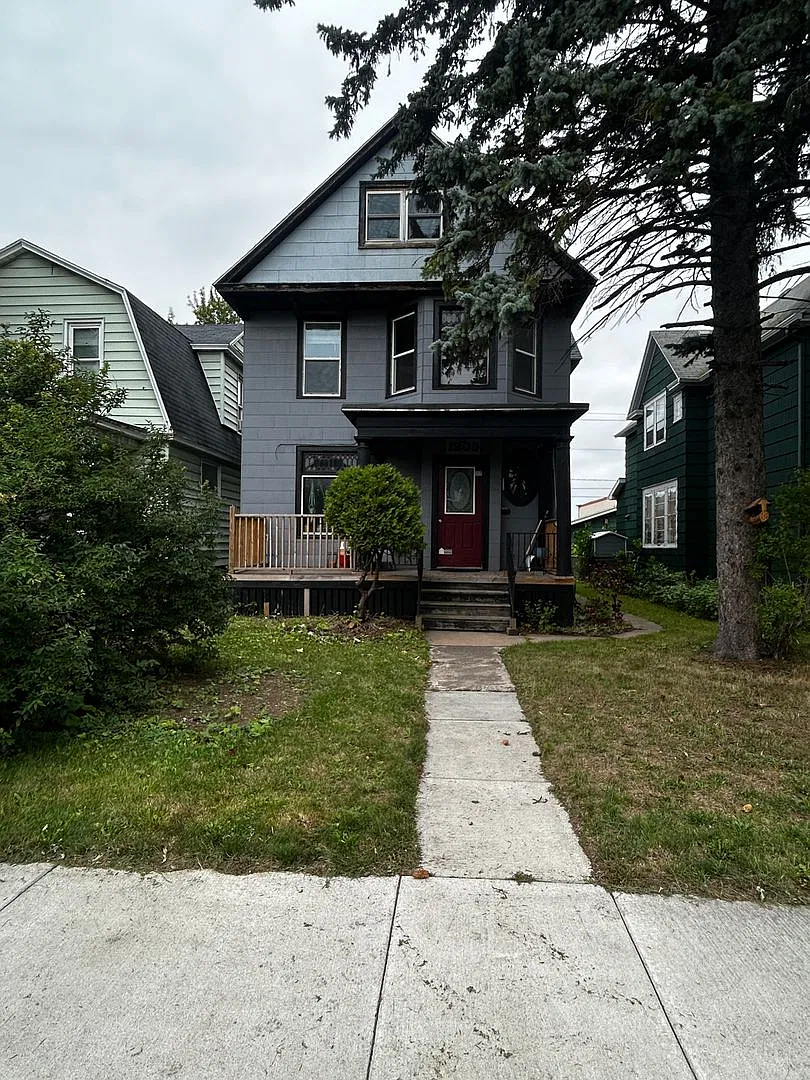 1209 N 16th St — Photo 2
