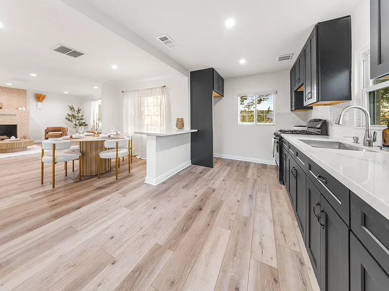 10554 Plainview Ave — Photo 10