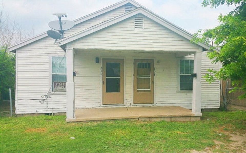 1st image of 810 W Kenedy Ave