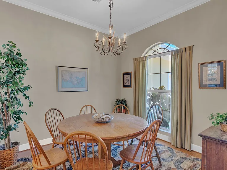 2225 Seaside St — Photo 10