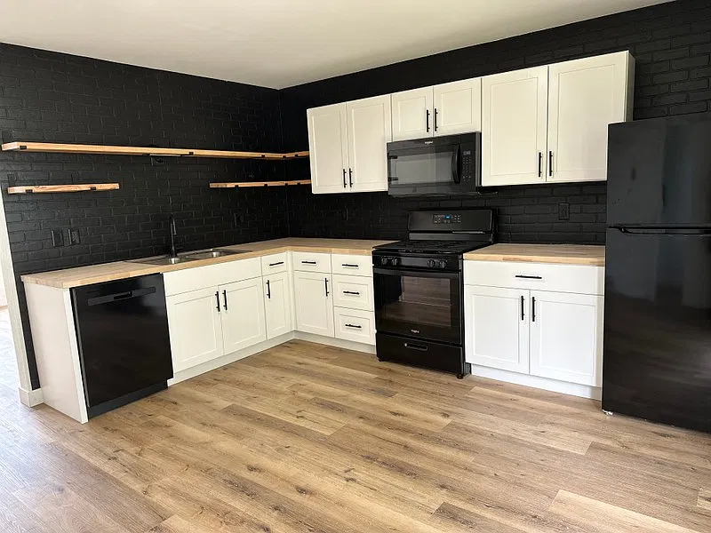 2237 Garfield Ave — Photo 3
