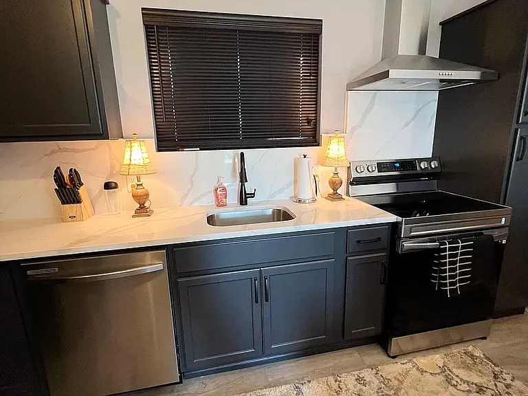 620 E Market St #2 — Photo 3