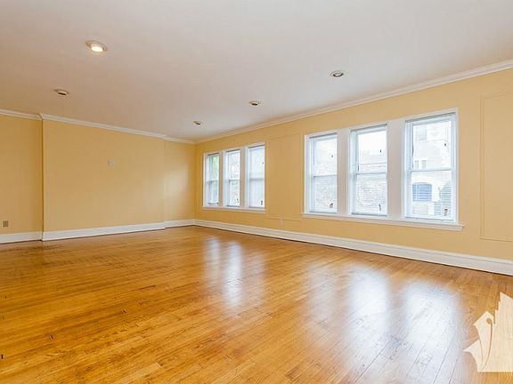 2nd image of 6014 N Francisco Ave APT 1