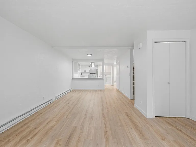 Hilltop Apartments — Photo 48
