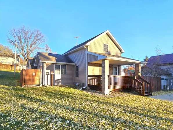 105 N Division St, Anamosa, IA 52205