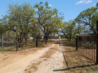 7614 Fm 327, Elmendorf, TX 78112