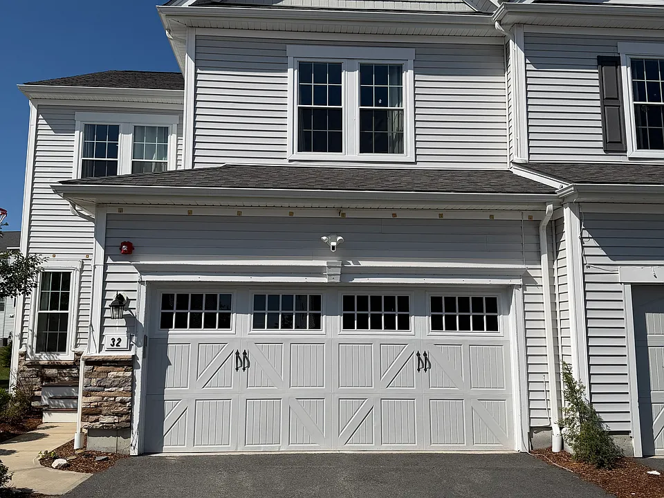 32 Poplar Ln