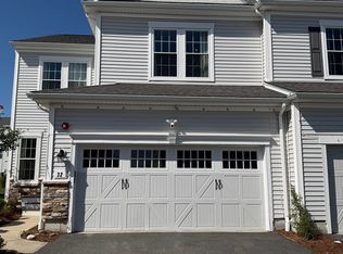 32 Poplar Ln, Hopkinton, MA 01748