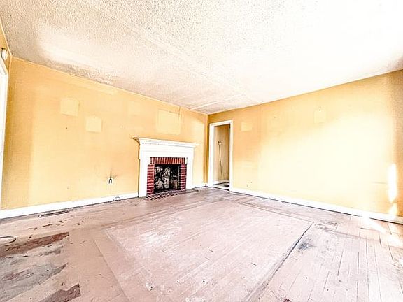 2nd image of 615 Palm St.