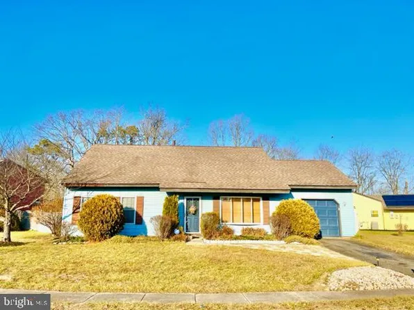 54 Eastmont Ln, Sicklerville, NJ 08081