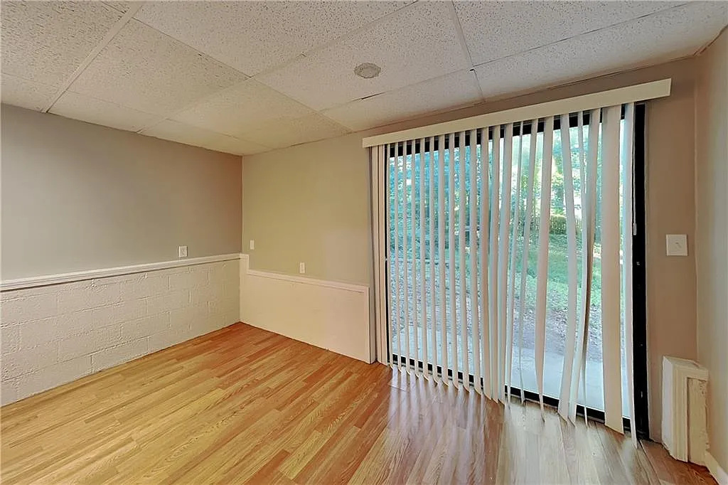 3 bed, 2.5 bath, 2118 sqft, $2,240 — Photo 4