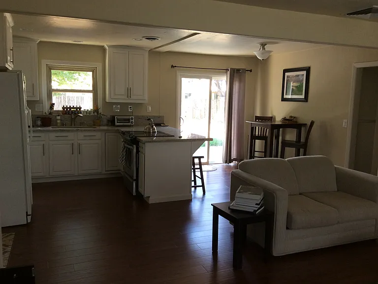 1609 Sheridan Ave — Photo 7