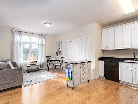 5th image of 1111 Ocean St