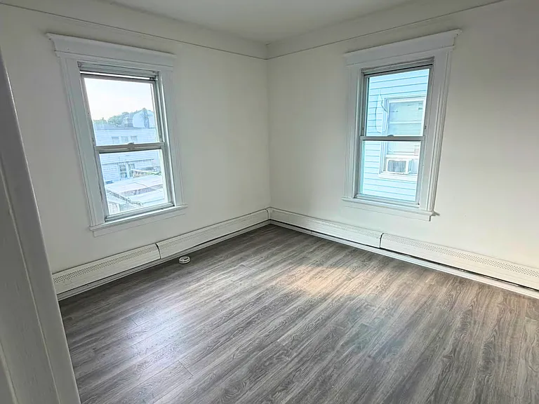377 N 7th St #2 — Photo 11
