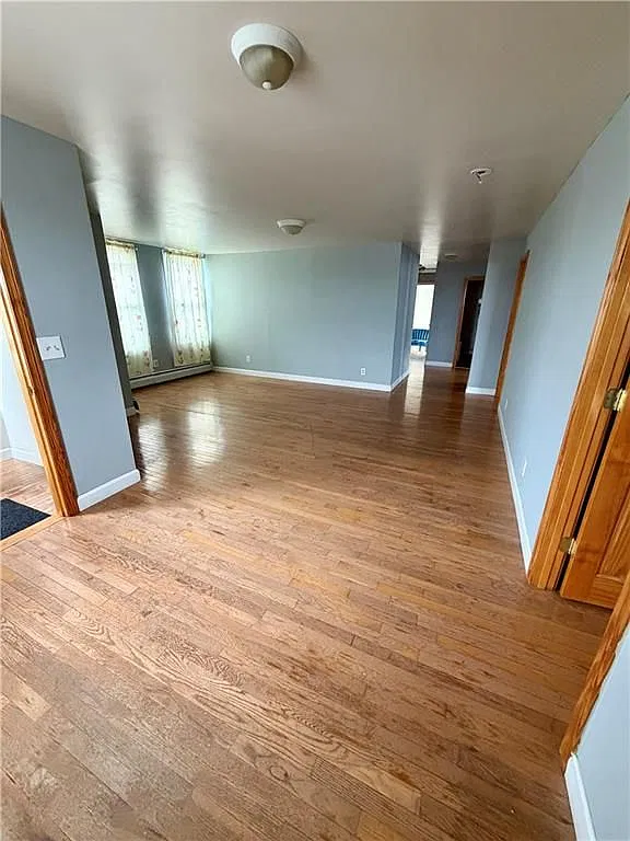 4 bed, 1.0 bath, 1800 sqft, $2,700 — Photo 2