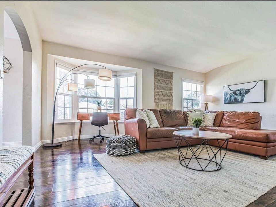 2nd image of 2541 Magnolia Ave