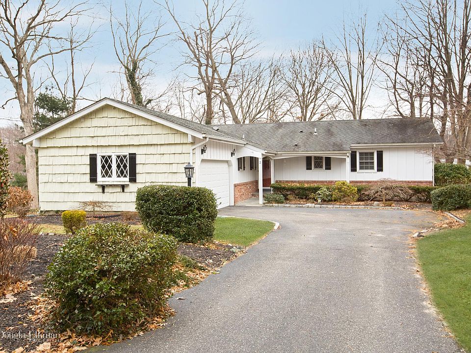 1st image of 2 Camelot Ln