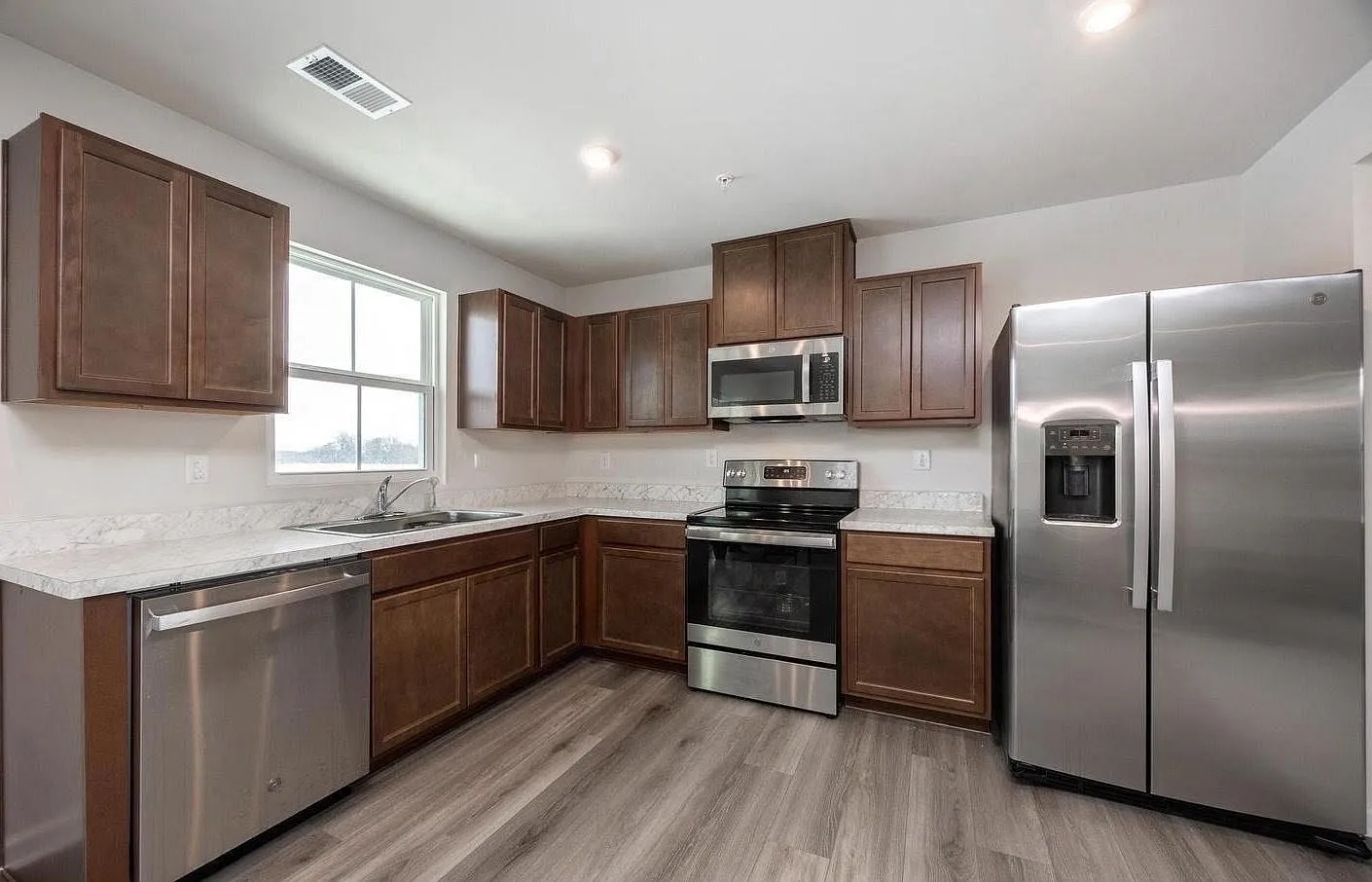 3 bed, 2.5 bath, 1556 sqft, $2,450 — Photo 4