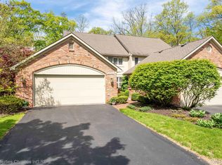 22366 Valley Oaks Dr, Franklin, MI