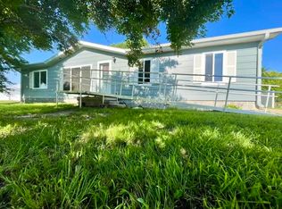 605 S Phelps Dr, Shelton, NE 68876