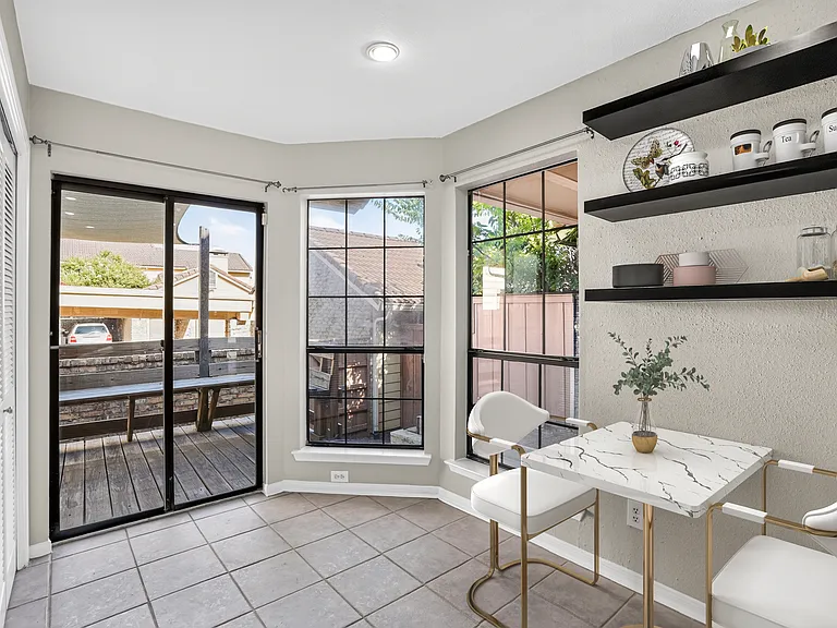 2606 Encina — Photo 12